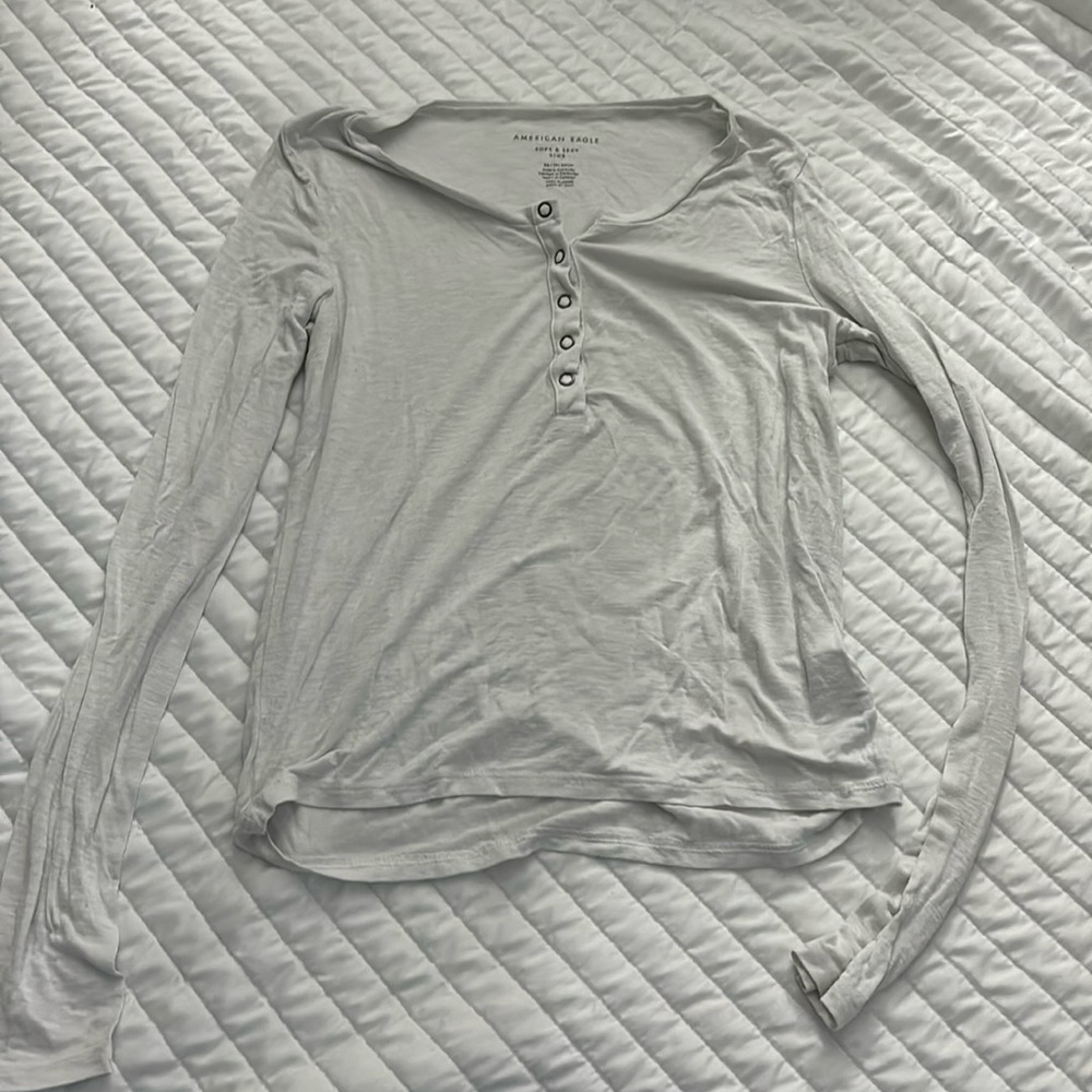 AMERICAN EAGLE WHITE TOP SZ XS